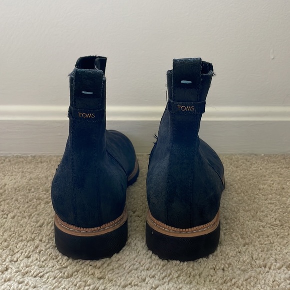 Toms suede black Chelsea boots. Women’s size 8.5 - Picture 2 of 3
